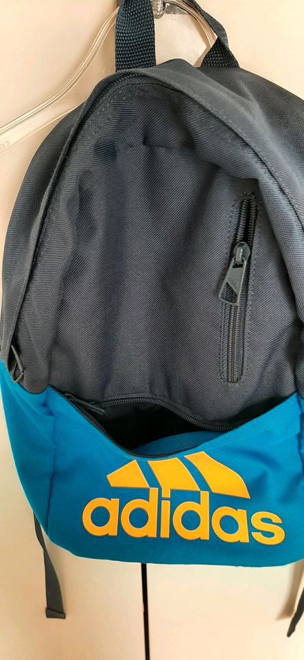 Adidas Rucksack neu / Kinder in Bruchköbel