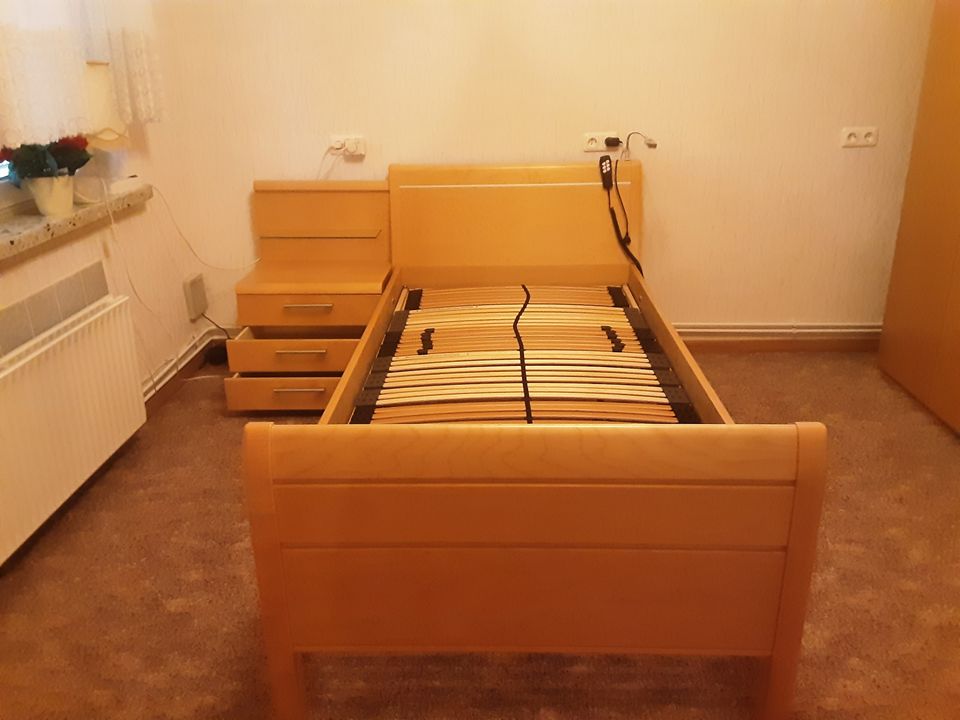 Seniorenbett elektrisch..und Kleiderschrank in Hamburg