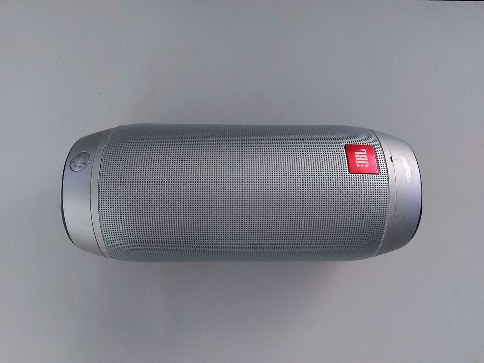 JBL PULSE 2 in Silber - Bluetooth Lautsprecher defekt in Haslach im Kinzigtal