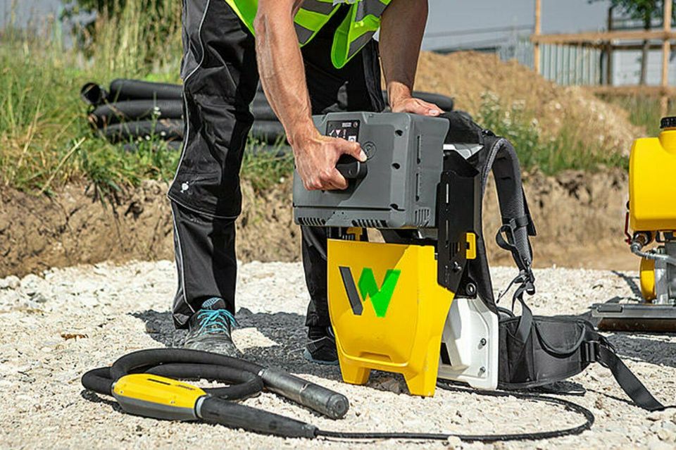 Wacker Neuson Innenrüttler AKKU ACBe 58mm Betonrüttler in Eschlkam