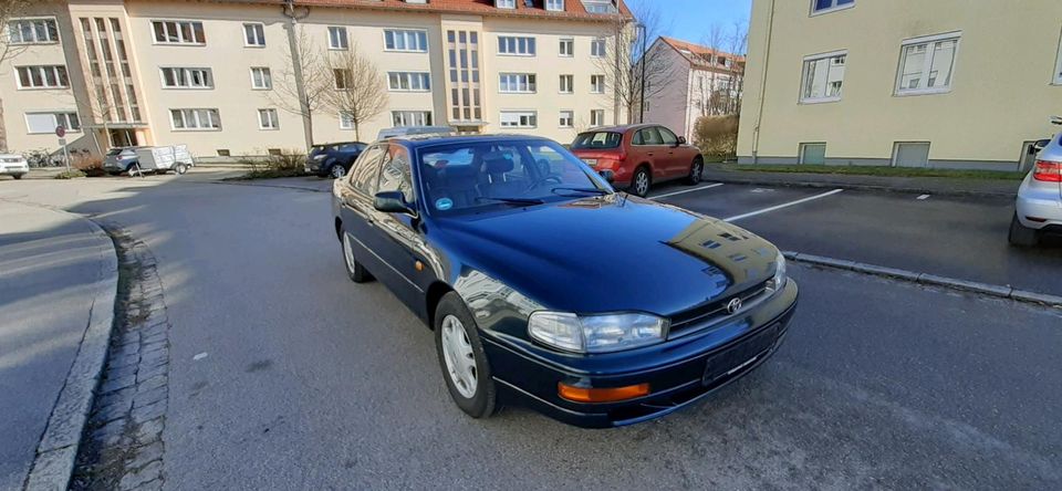 Toyota Camry Automatik Leder in München