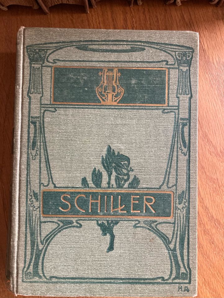 Alte Bücher in altdeutscher Schrift. Shabby, Vintage, brocante in Bad Sassendorf