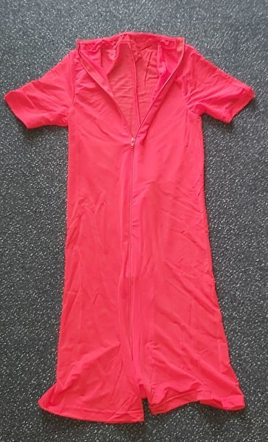 Kurzärmliger Jumpsuit rot Gr. S in Leipzig