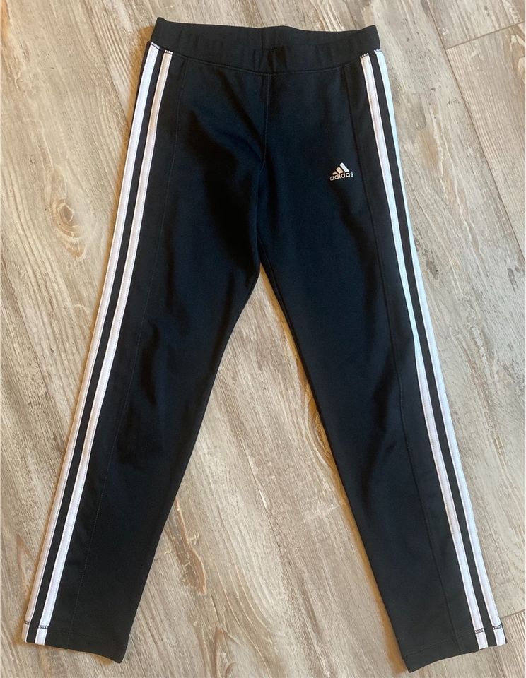 Adidas climalite Mädschen sport Hose neuwertig Gr. 140 in Wiesbaden -  Mainz-Kastel | eBay Kleinanzeigen ist jetzt Kleinanzeigen