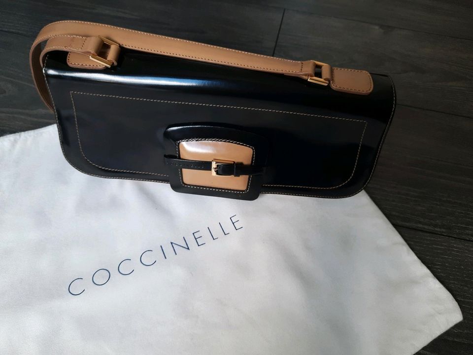 Coccinelle-Handtasche, schwarz-sand in Steinenbronn