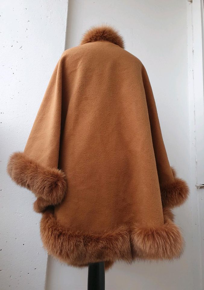 Kaschmir Woll Poncho braun Echtfell Pelz Fuchs Cape Mantel Jacke in Hof (Saale)