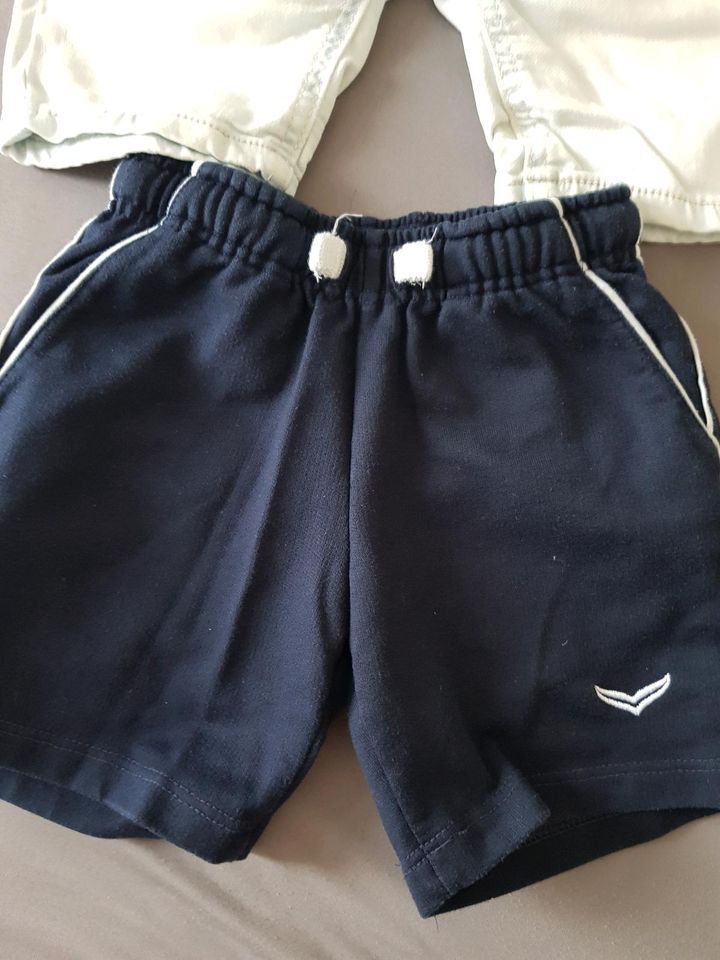 2 Shorts kurze Hosen Jeans Gr. 104 im Set Trigema/dopodopo in Bad Saulgau
