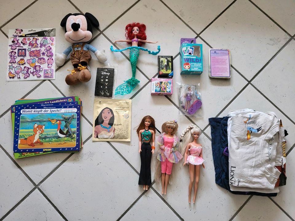 Disney Kleinigkeiten, Kleidung, Barbies in Mainz