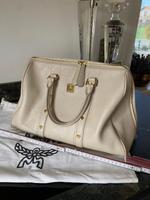 MCM Bowling in beige/stein mit goldener Hardware Niedersachsen - Wiesmoor Vorschau