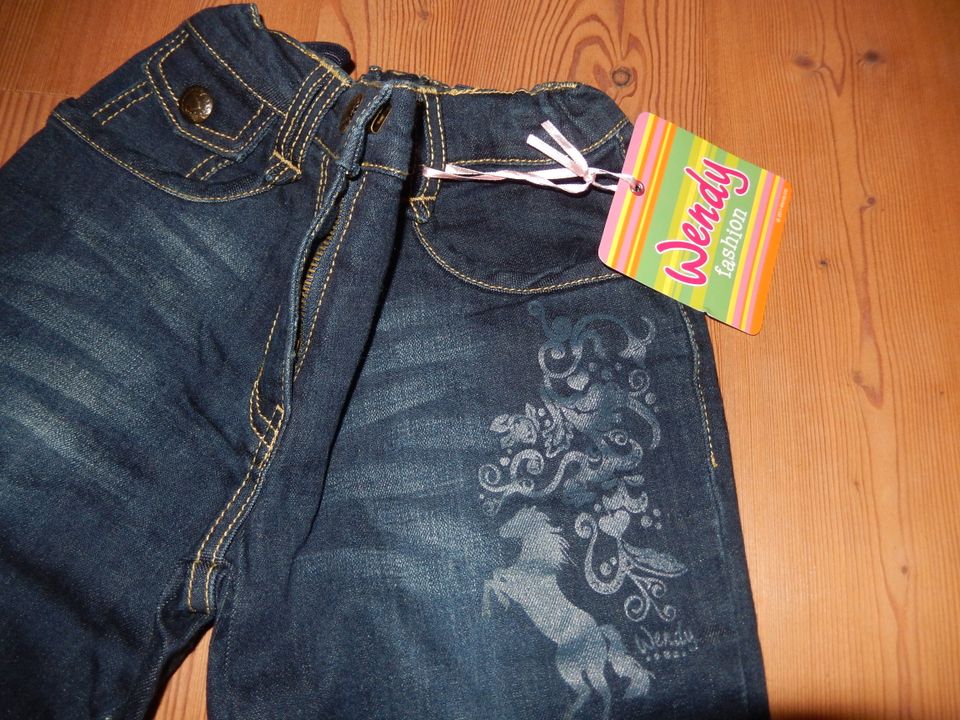 Gr. 134 weite Jeans mit Pferd von Wendy  NEU mit Etikett in Oyten