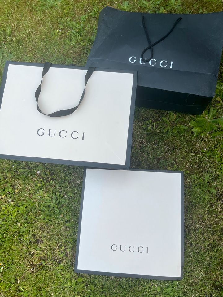 Tüten❤️ Gucci Tiffany & co, Burberry etc in Kaarst