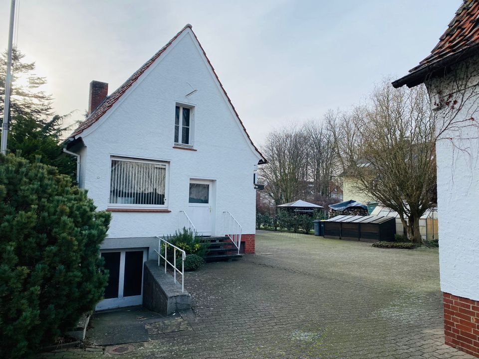 Einfamilienhaus mit Nebengebäude in zentraler Lage von Lübbecke in Lübbecke 