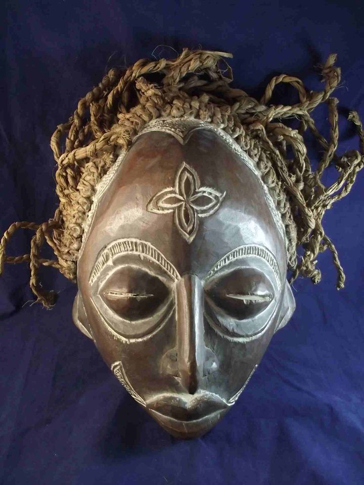 Weibliche Maske der Chokwe, Angola, 2. Hälfte 20. Jh. in Wadern