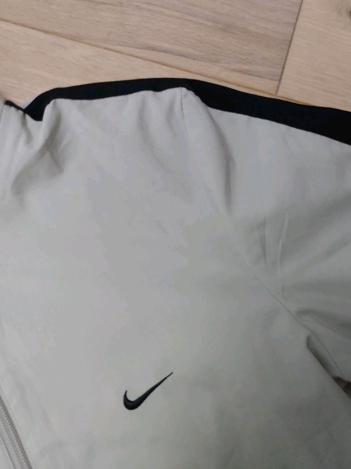 Nike Trainingsjacke Vintage S wie neu in Bielefeld