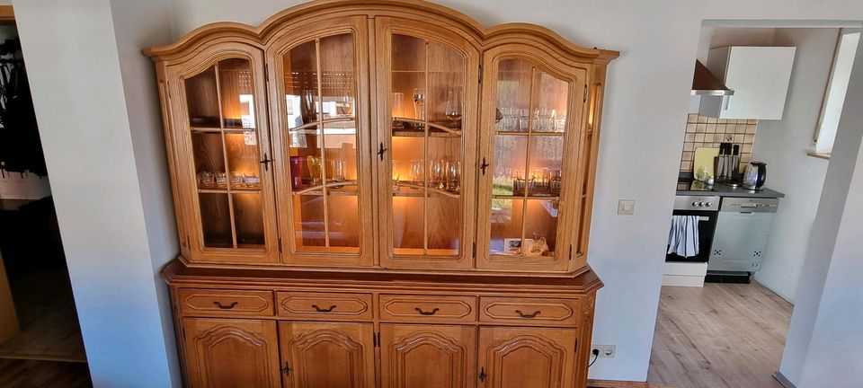 Buffet Schrank mit Lampen zu verkaufen. in Westerheim