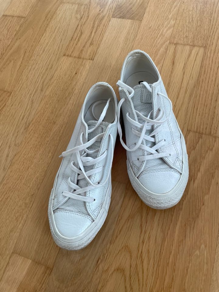 Converse Leder Größe 36,5 in Berlin