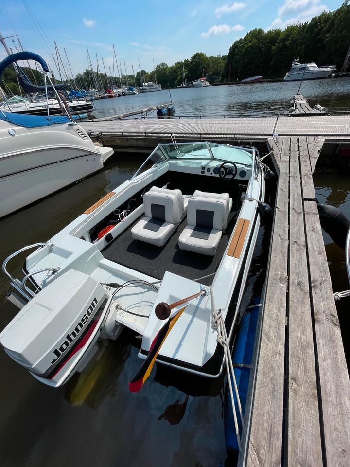 Glastron Laraya 142 SSV Motor/-Speedboot mit 70 ps Außenbordmotor in Bremen