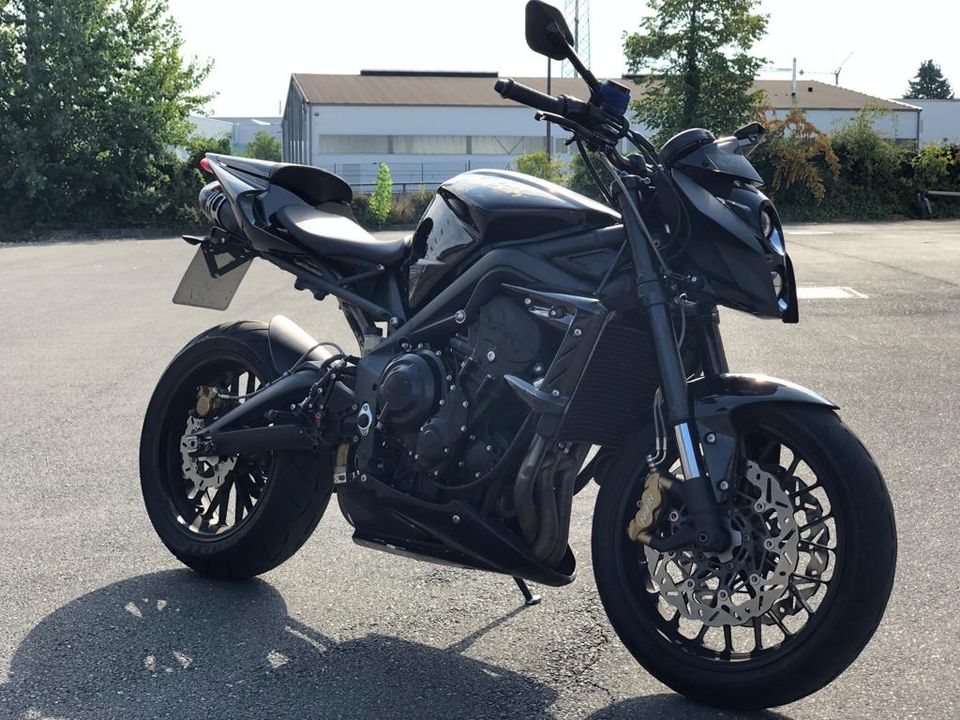 Triumph Street Triple R ; diverse Umbauten; TÜV Neu in Erlangen