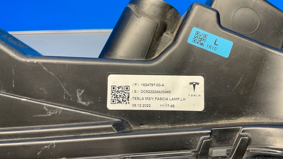 Tesla Model 3 Y Nebelscheinwerfer Links 1624797-00-A Original in Dannstadt-Schauernheim