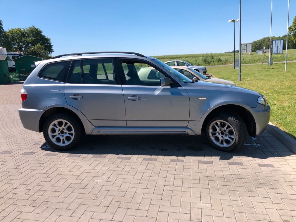 BMW X3 M-Paket Xenon Vollleder SUV AHK Panorama SPORT in Visselhövede