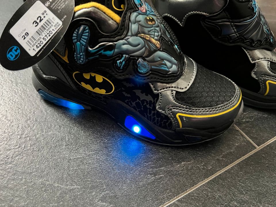 Batman sneaker Schuhe mit blinkfunktion Größe 29 NEU in Baden-Württemberg -  Gaggenau | Gebrauchte Kinderschuhe Größe 29 kaufen | eBay Kleinanzeigen ist  jetzt Kleinanzeigen