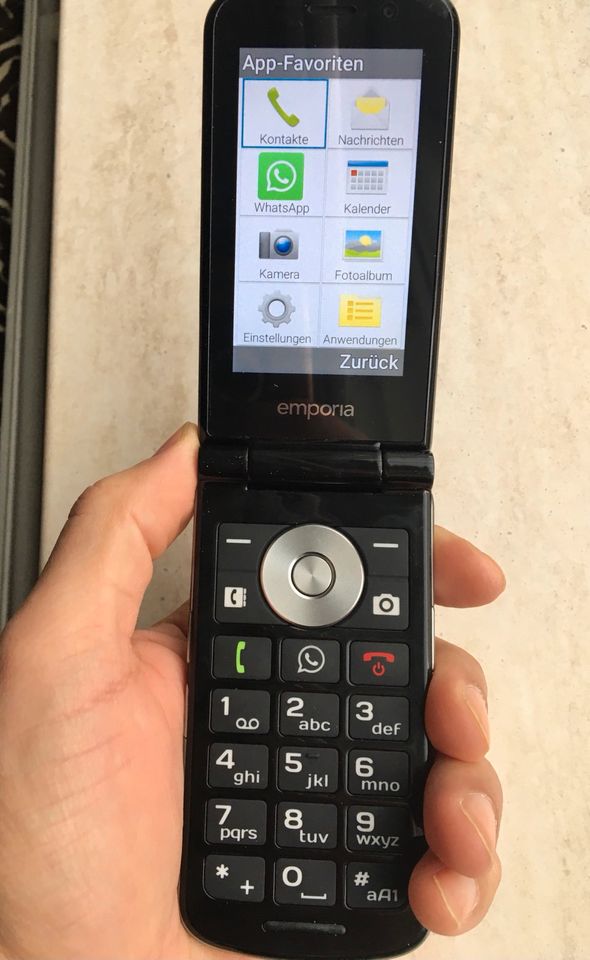 Emporia Touch Smart Senioren Handy Whatsapp SOS in Düsseldorf