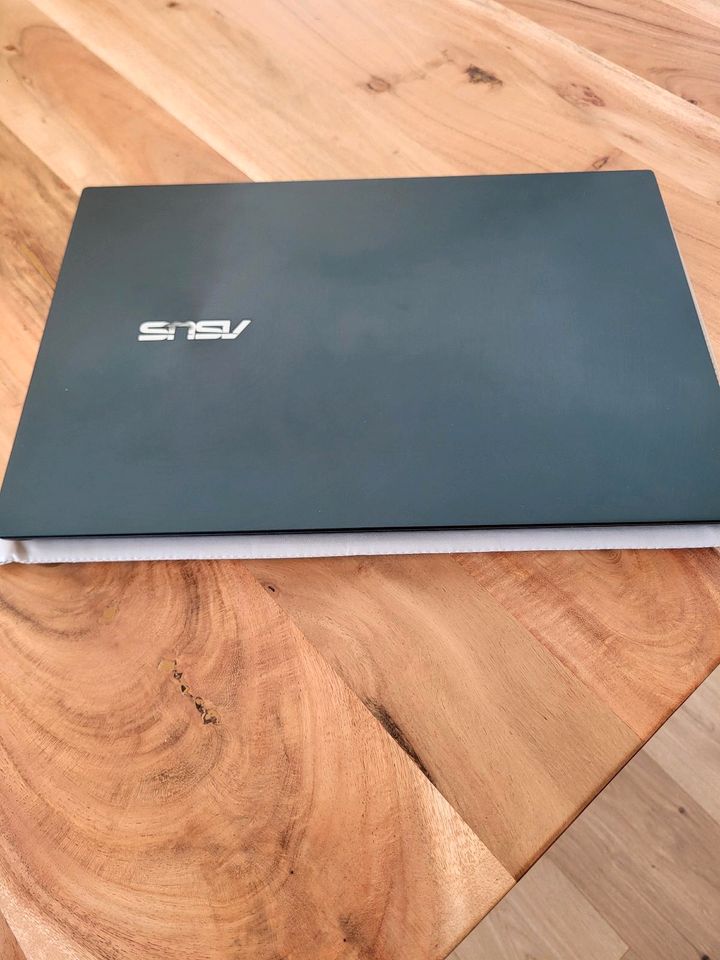 ASUS Zenbook Duo UX481FA 14" FHD i5-10210U 8GB/512GB SSD in Bornheim