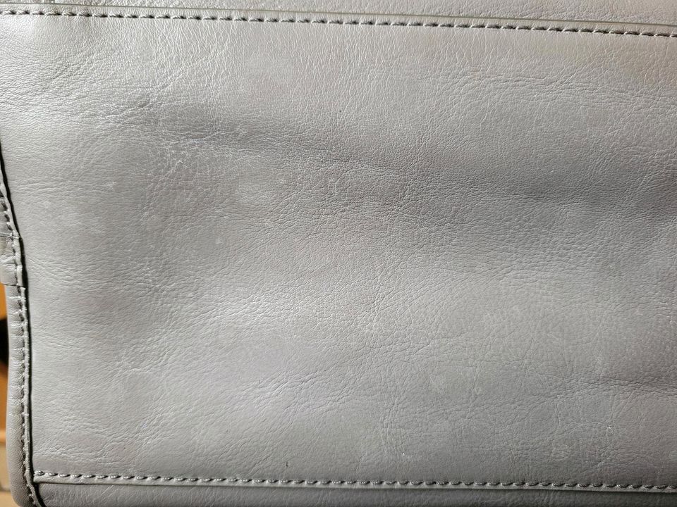 Handtasche Tasche von Karl Lagerfeld grau Leder Echtleder in Sulzbach (Saar)