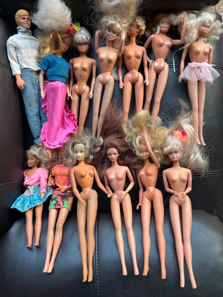 Diverse Barbies und co in Düsseldorf