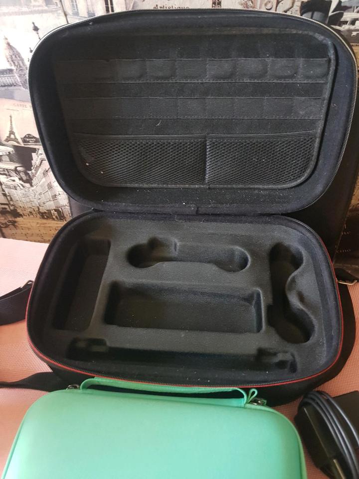 Nintendo Switch 32GB Spielkonsole - Neon-Rot/Neon-Blau + 2 spi in Gütersloh