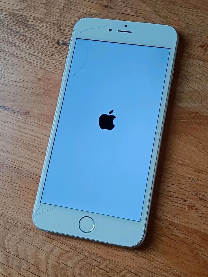 iPhone 6 plus 64GB *Display gesprungen* in Hamburg