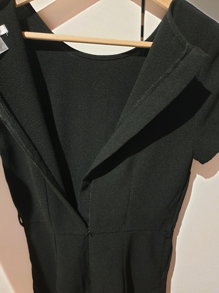 Amisu Damen kurzer Jumpsuit Gr. 34 in München