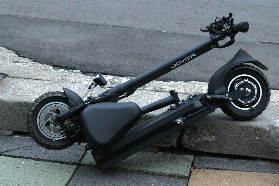 YojorY8s scooter,mit Werksgarantie, mit Orginalsitz, erst 145km in Kierspe