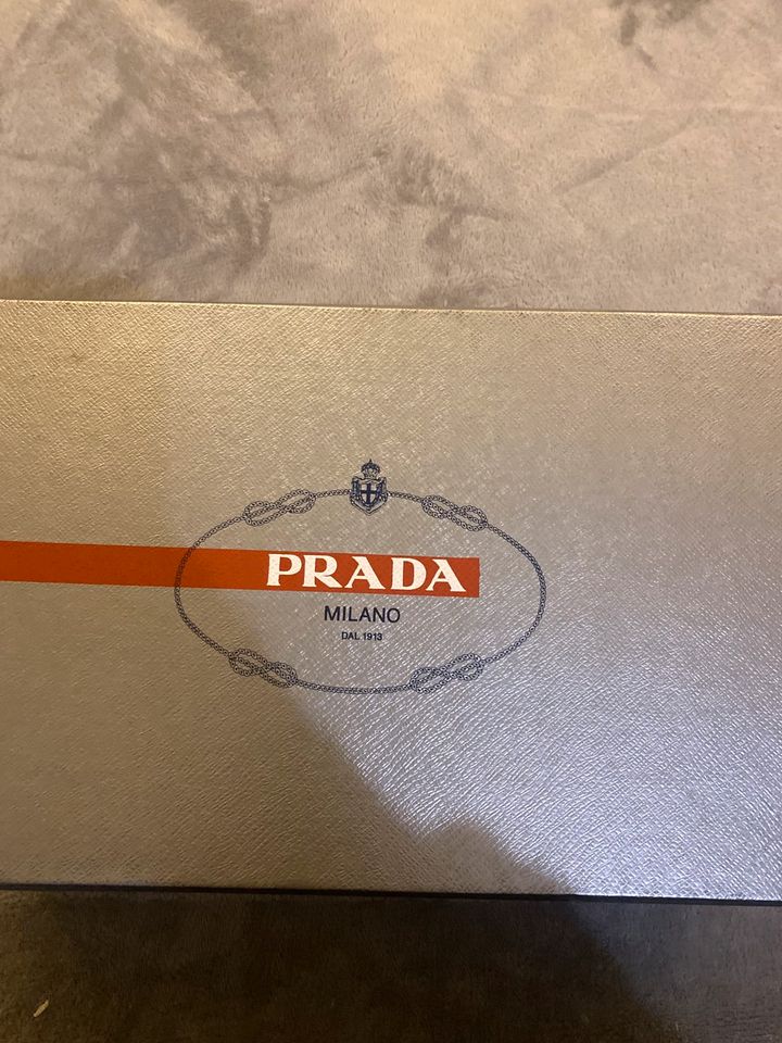 Prada Sneaker 38 in Weingarten (Baden)