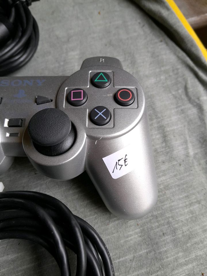 4 mal Playstation Controller in Silber in Bochum