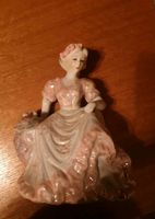 Antik Figur Porzellan Elegante Dame auf Couch Sachsen - Großharthau-Seeligstadt Vorschau