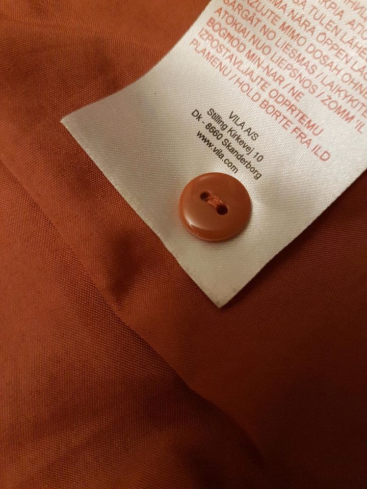 Vila warme Winterjacke gesteppt, Gr. 36, apricot matt, elegant in Düsseldorf