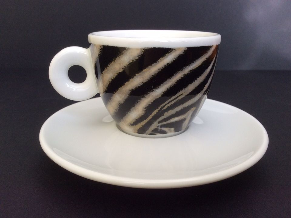 Illy Tassen Art Collection "Zebra" von Roberta Pietrobelli 1999 in Düsseldorf