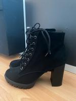 Schwarze Stiefel mit Absatz Gr. 38 Baden-Württemberg - Ulm Vorschau