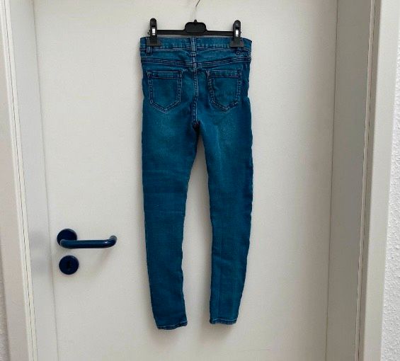 Jeans Kinderhose 146 in Salzgitter