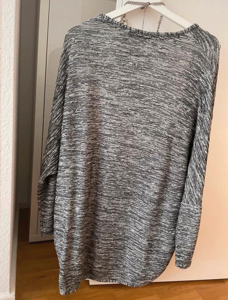 Edc by Esprit Cardigan Strickjacke Jäckchen grau weiß Gr. S in Massenbachhausen