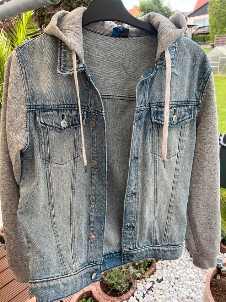 Schöne Herren /Jungen Jeansjacke in Diez