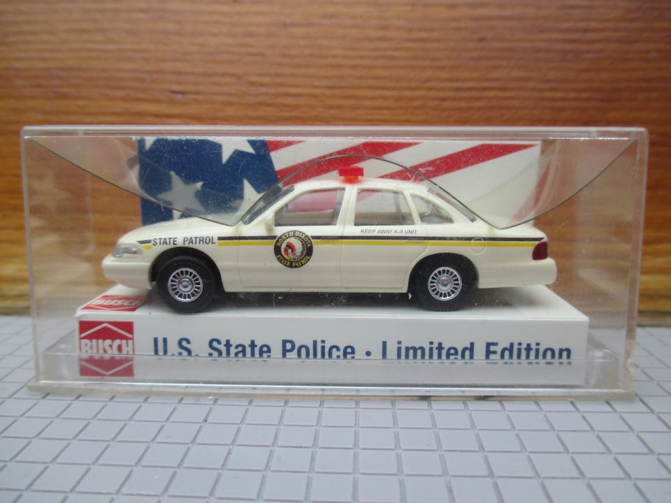 Busch 49079 Ford Victoria - Dakota State Patrol 1/87 in Tiefenbronn