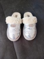 Uggs Hausschuhe, Pantoffeln,silber ,gr.33 Niedersachsen - Sickte Vorschau