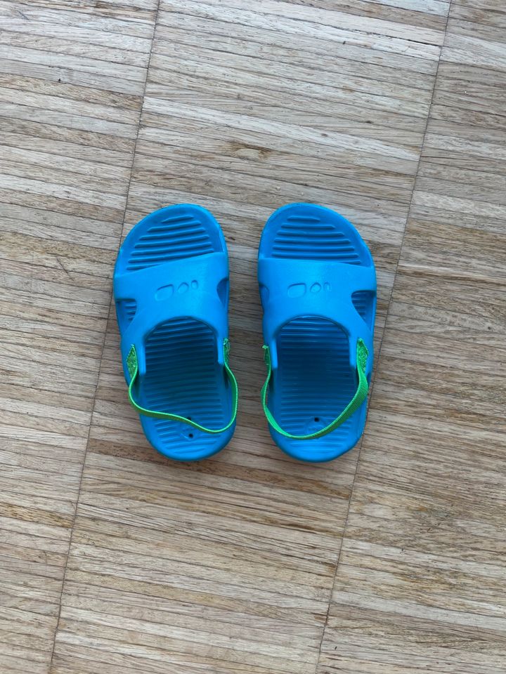 Schwimmsandalen, blau, Größe 21-22, Decathlon in Hamburg