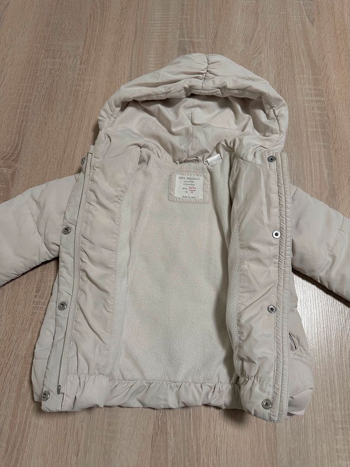 Zara Winterjacke mit Kapuze Gr. 92 in Mülheim (Ruhr)