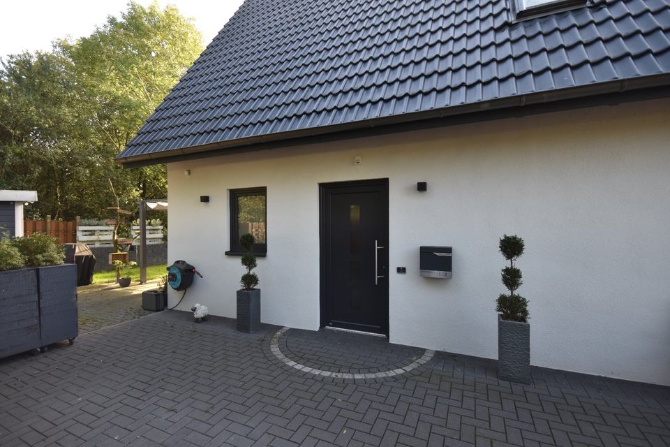 Bremen-Aumund | Modernes Einfamilienhaus mit Pool & schönem Garten in Bremen