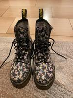 Dr. Martens mit Blumenmuster in 36 Hessen - Großkrotzenburg Vorschau