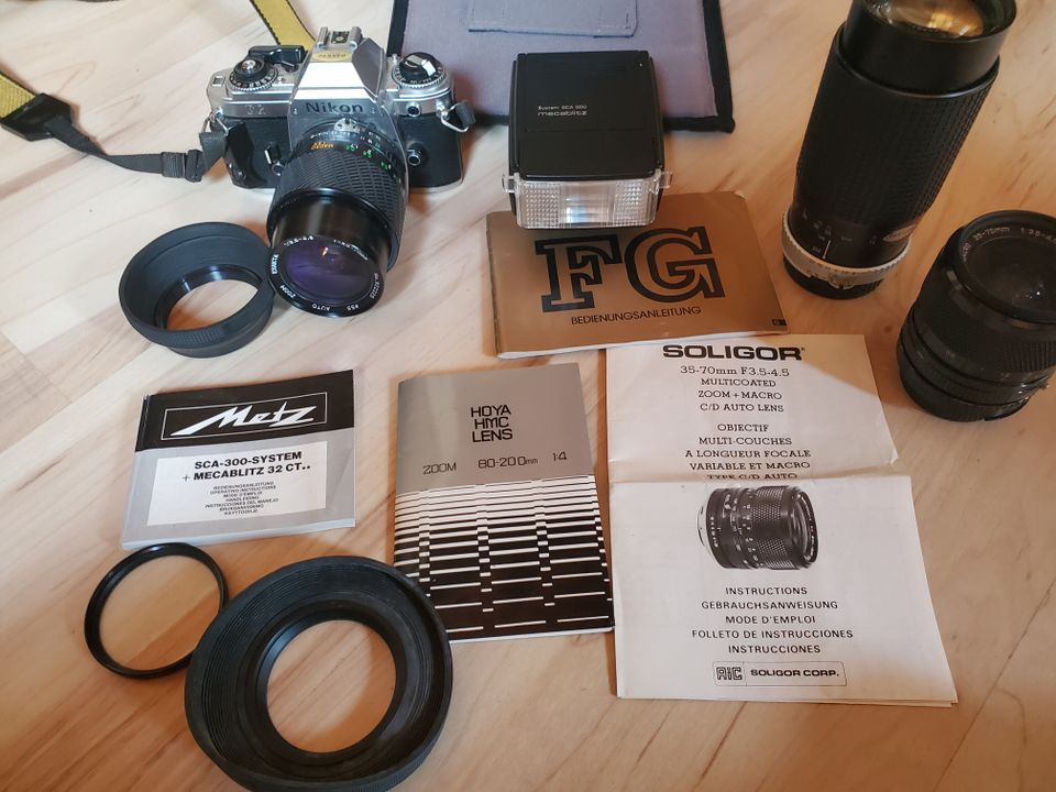 Nikon FG analoge Spiegelreflex- Kamera mit viel Zubehör in Dettingen an der Erms