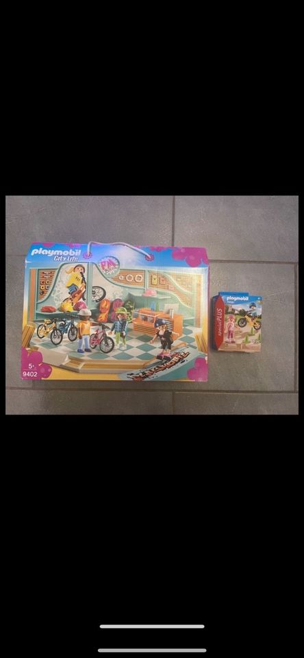 Playmobil Bike & Skateshop 9402 & 70061 in Eich